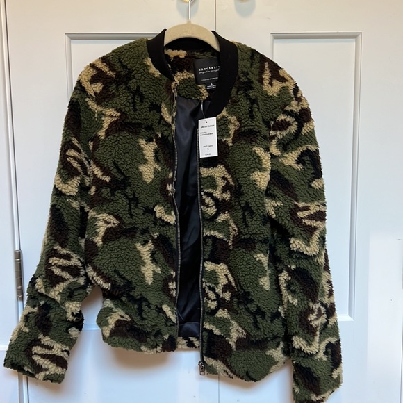 Sanctuary Camp Herpa Bomber - Picture 2 of 6